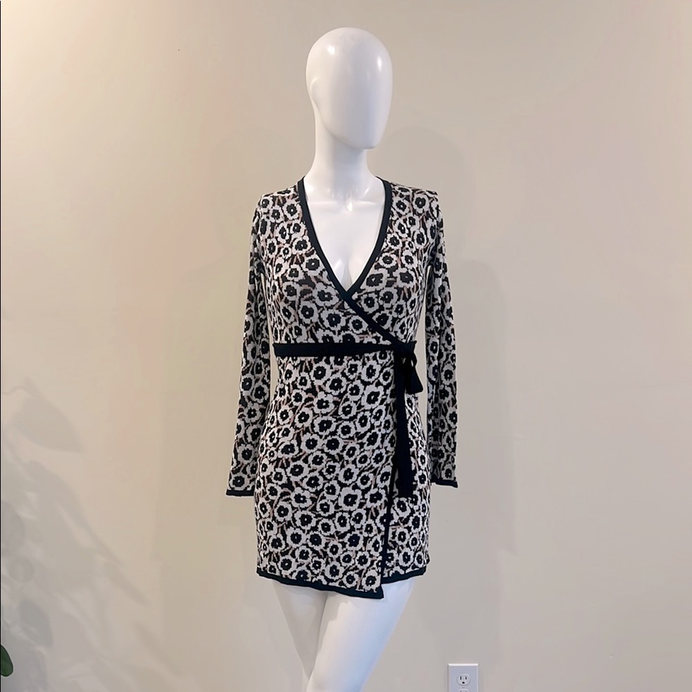 NWOT Elegant Diane Von Furstenburg  Open Cardigan Sweater Dress Poppy Print.